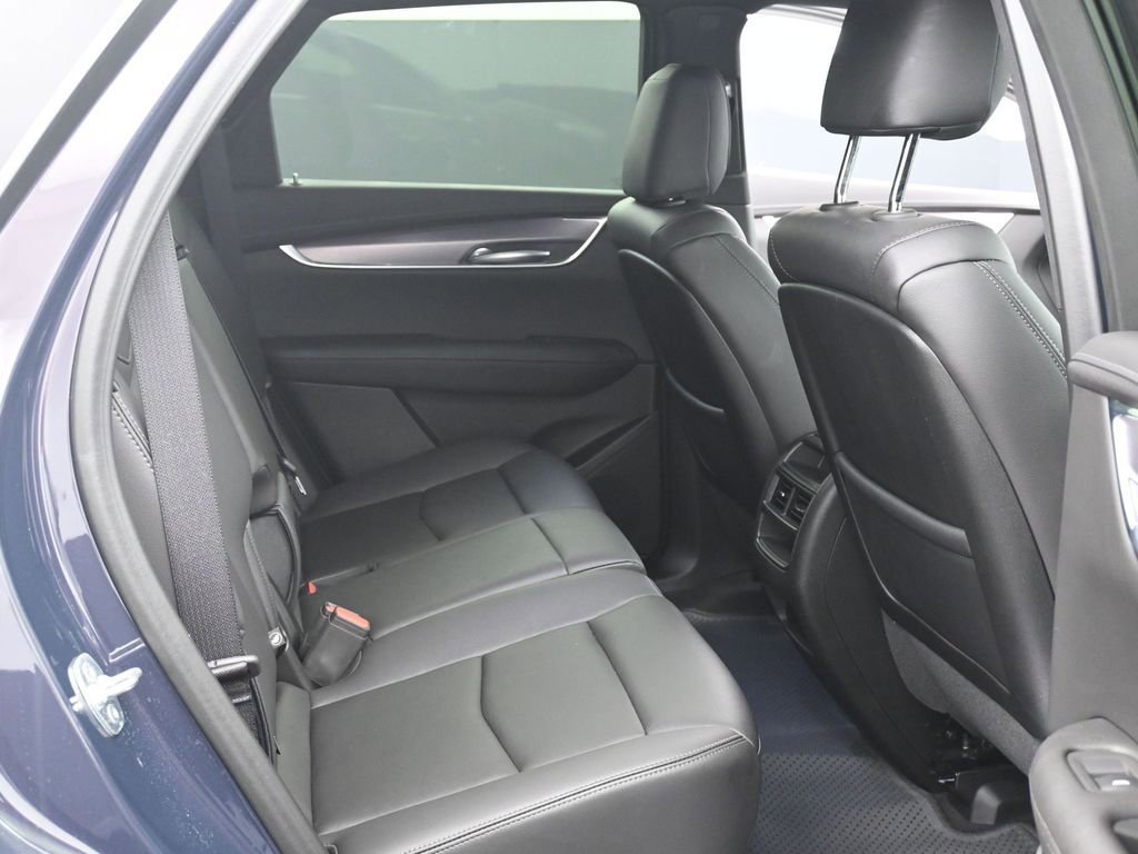 Used 2025 Cadillac XT5 Luxury AWD/4WD image 12