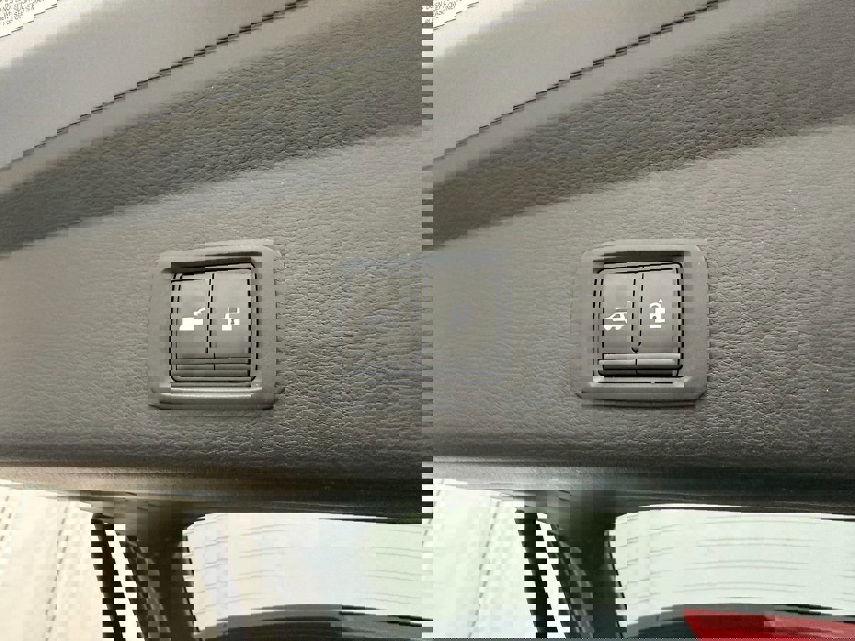 Used 2024 Mitsubishi Outlander SE Black Edition image 39