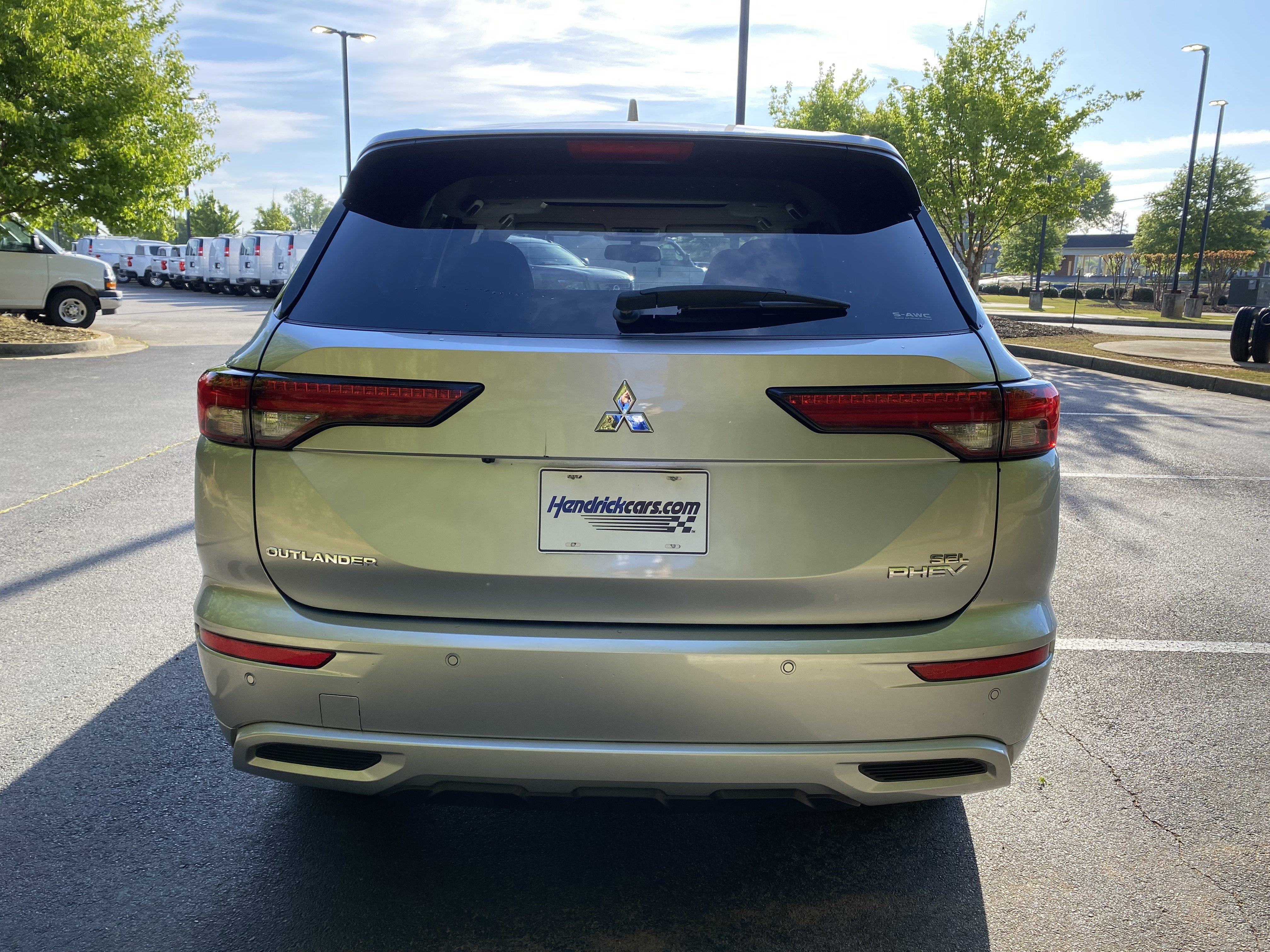 Used 2024 Mitsubishi Outlander 4WD Plug-In Hybrid image 8