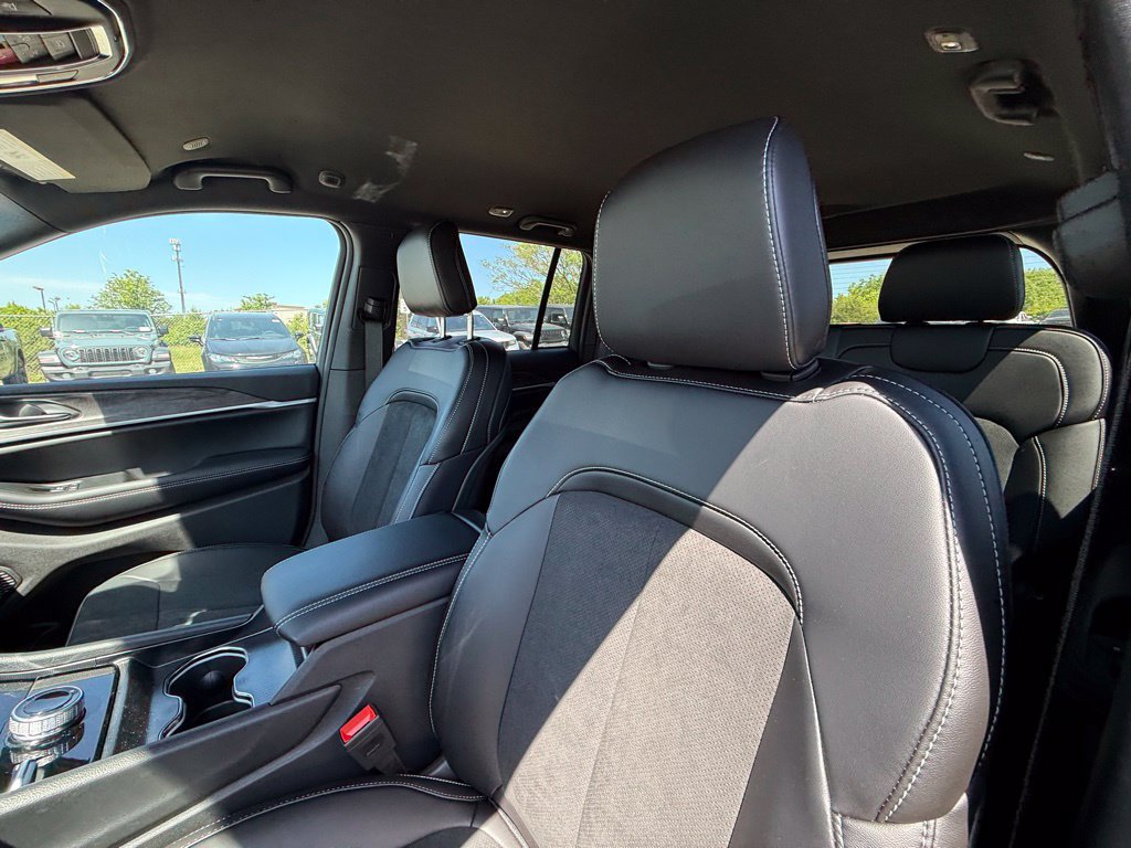 New 2026 Jeep Grand Cherokee Altitude AWD/4WD image 12