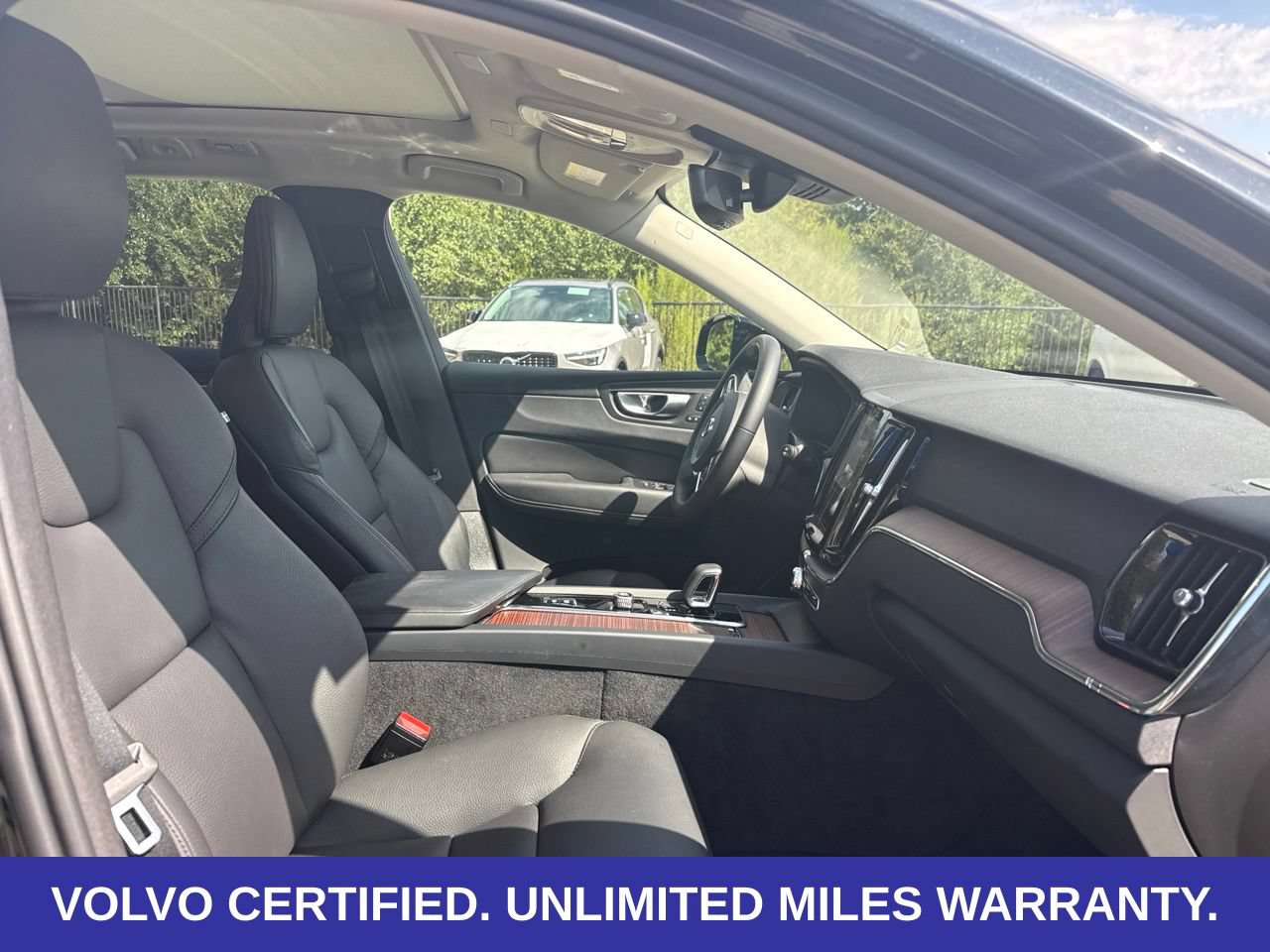 Certified 2024 Volvo XC60 B5 Plus w/ Protection Package Premier AWD/4WD image 9