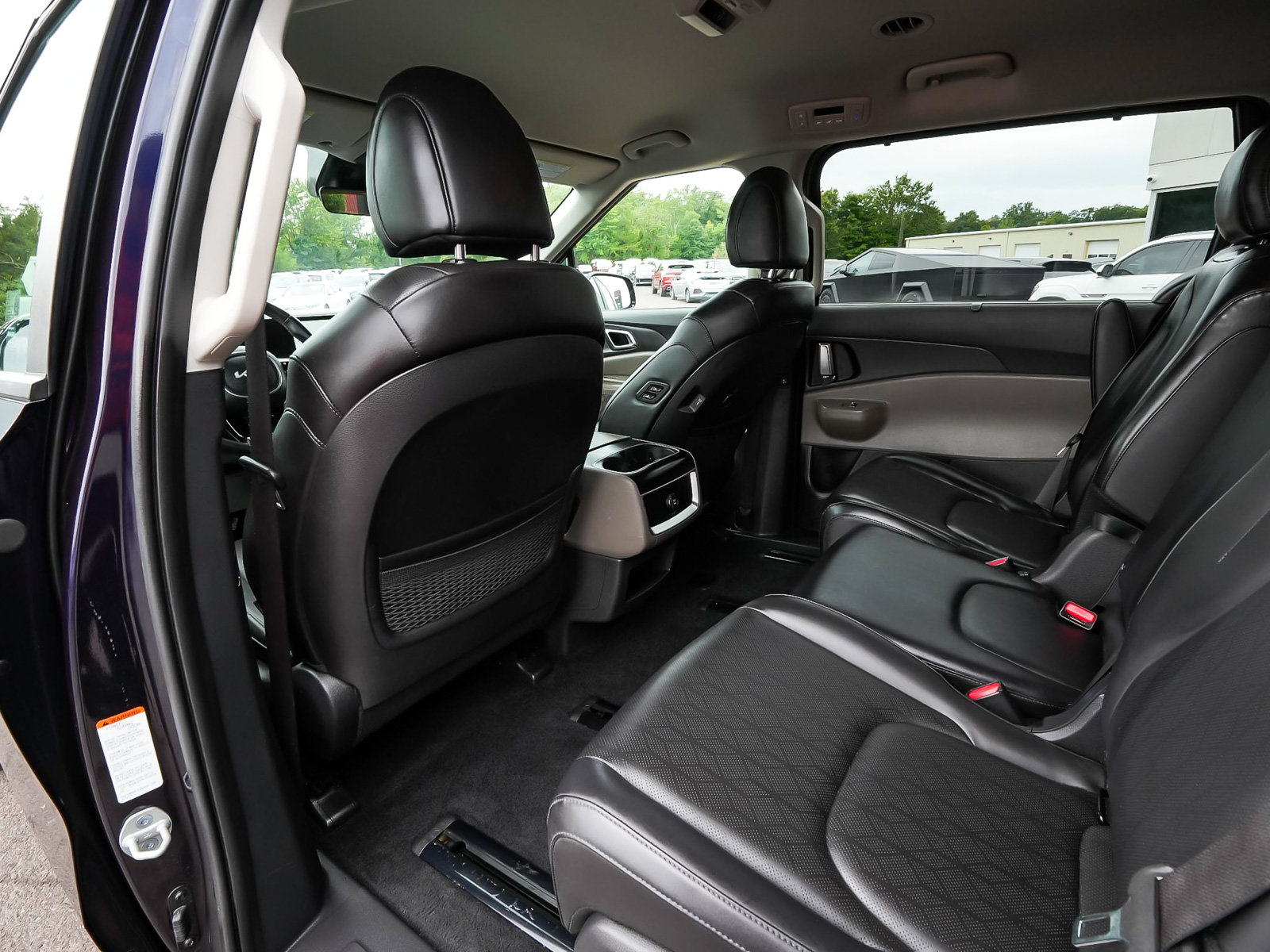 Used 2025 Kia Carnival EX FWD image 36
