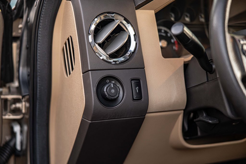 Used 2011 Ford F350 XLT w/ Camper Pkg image 18