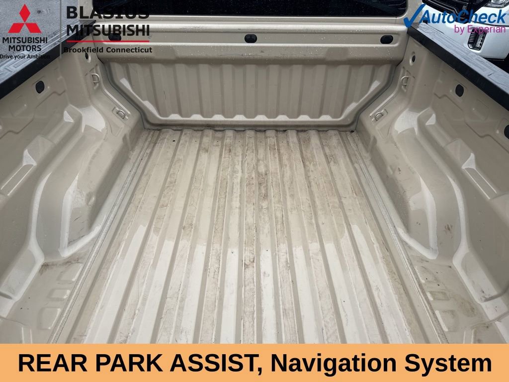 Used 2024 Chevrolet Colorado W/T RWD image 7