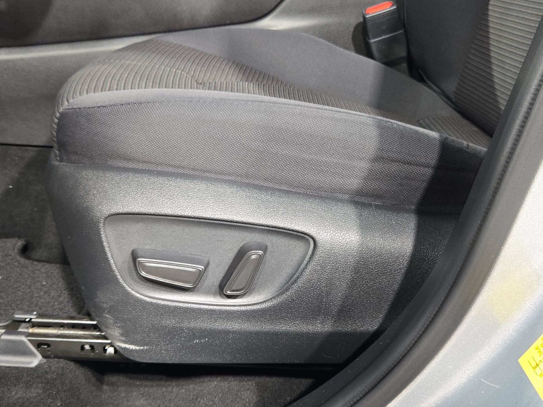 Used 2021 Toyota Highlander L FWD image 20
