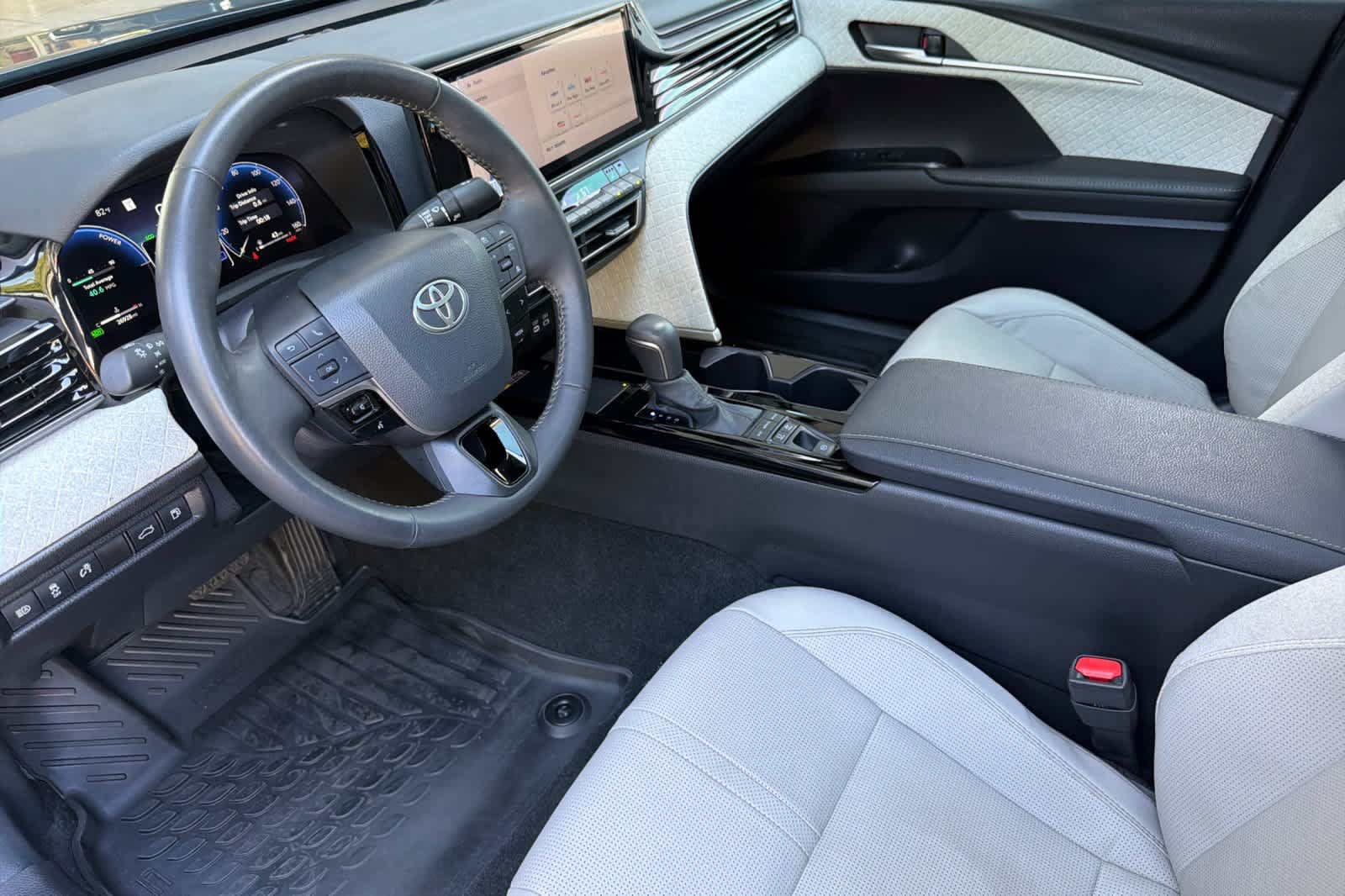 Used 2025 Toyota Camry XLE AWD/4WD image 11