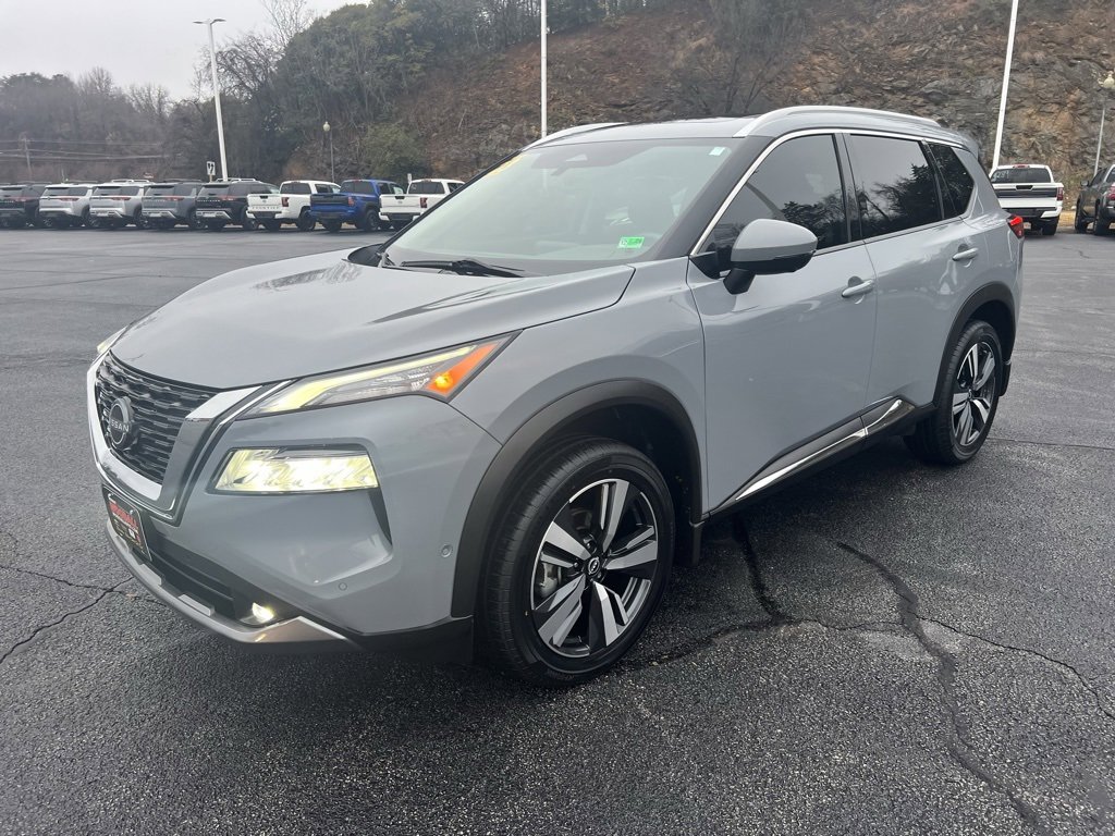 Used 2023 Nissan Rogue SL w/ SL Premium Package image 3