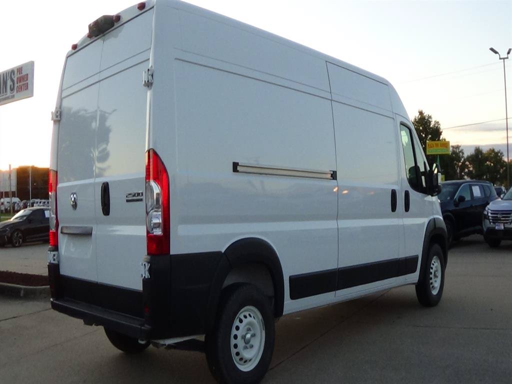 Used 2025 RAM ProMaster 2500 w/ Storage Group FWD image 6