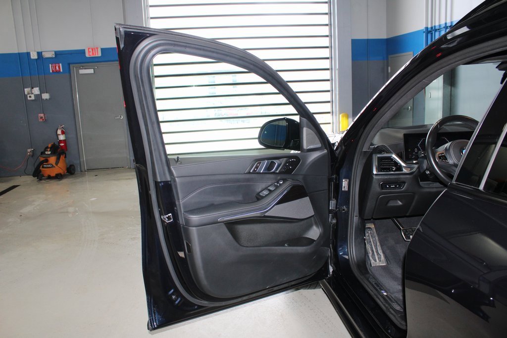 Used 2024 BMW X7 xDrive40i w/ M Sport Package image 7