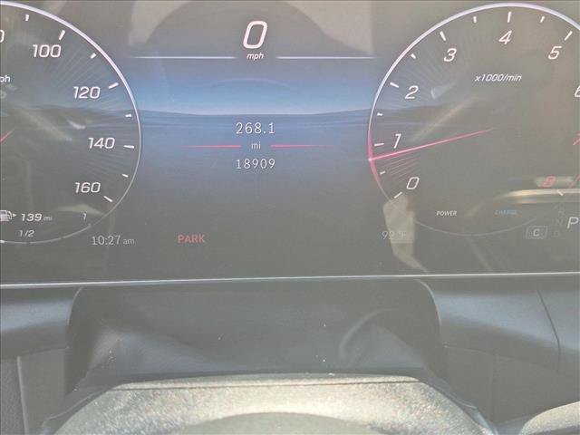 Used 2025 Mercedes-Benz GLC 300 4MATIC image 9