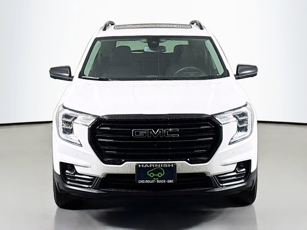 Certified 2024 GMC Terrain SLT w/ Infotainment Package II image 2
