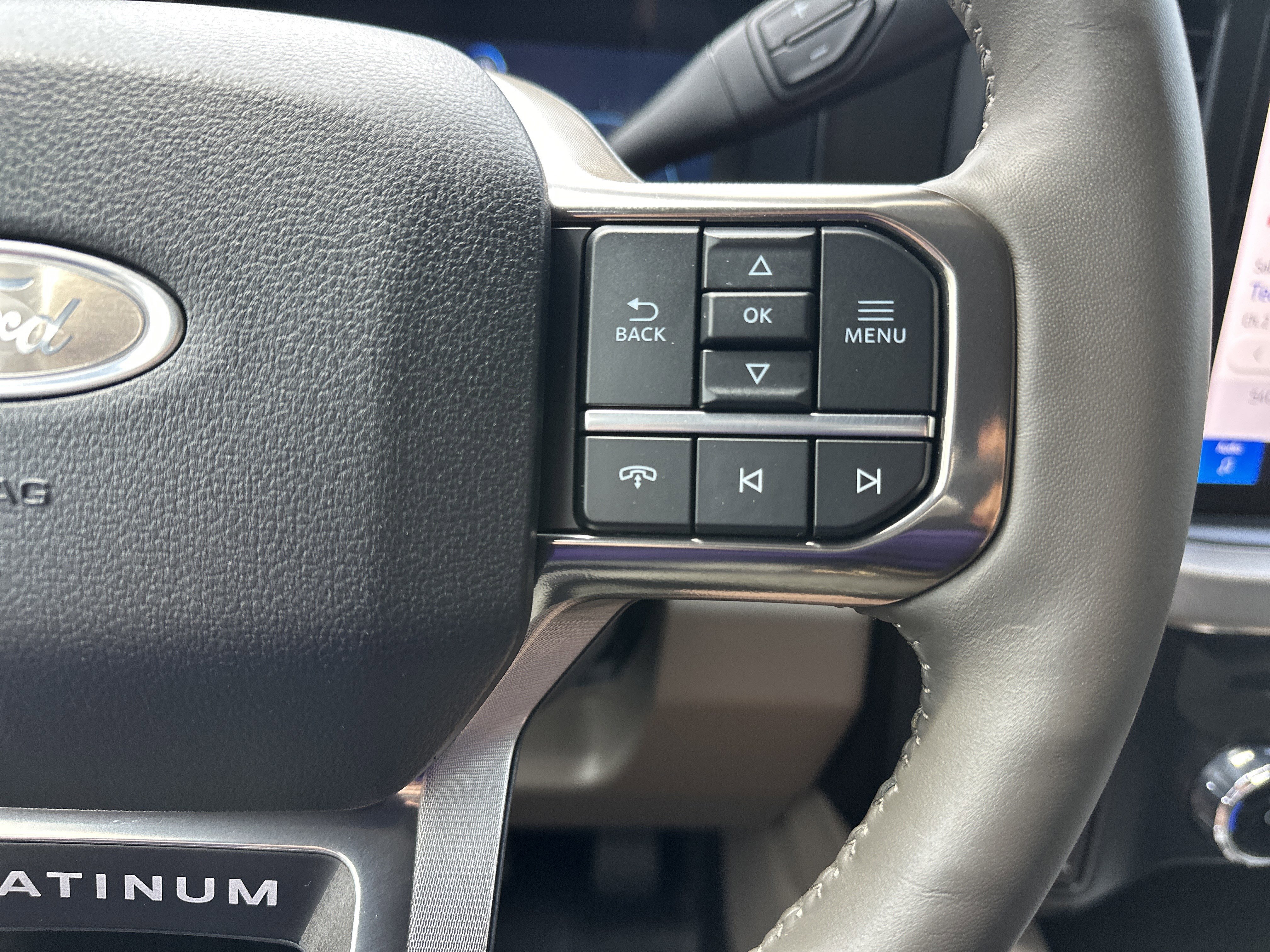 Used 2025 Ford F250 Platinum w/ Platinum Plus Package image 19