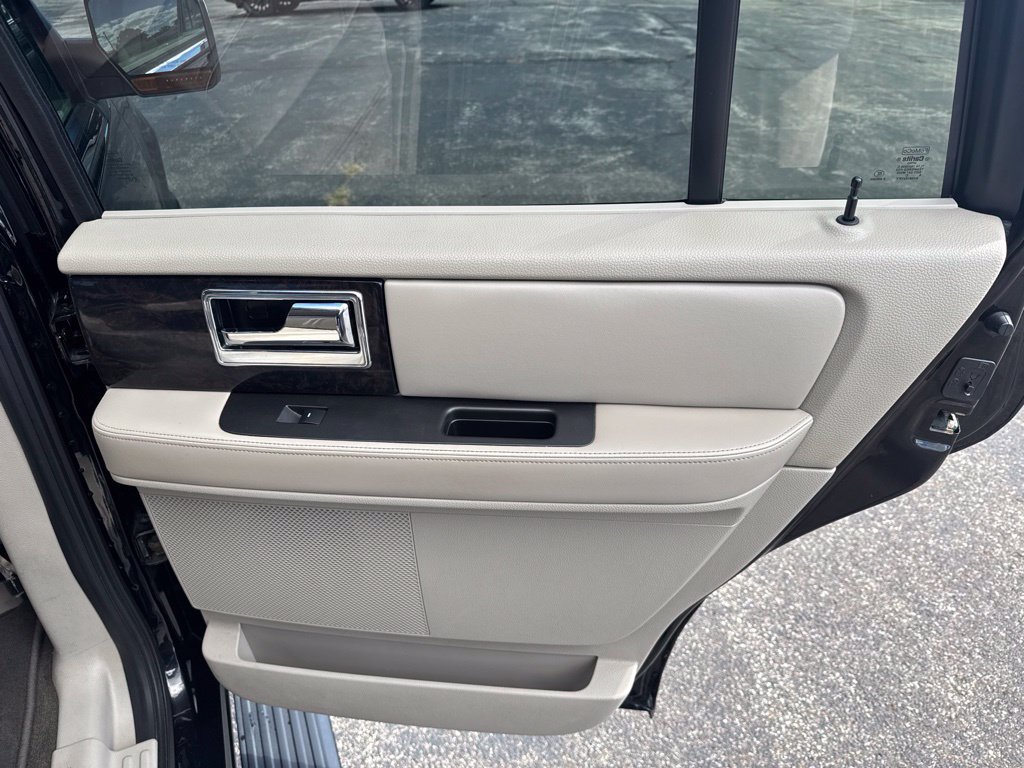 Used 2016 Lincoln Navigator Select AWD/4WD image 17