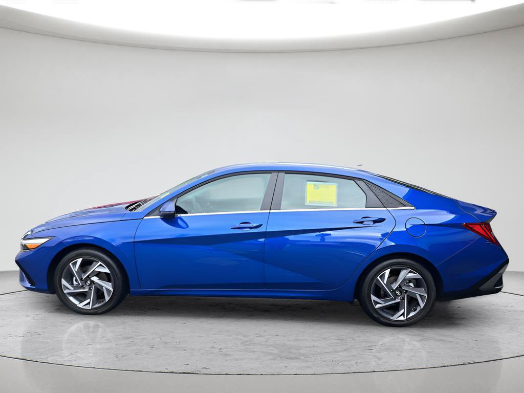 Used 2026 Hyundai Elantra Limited FWD image 2