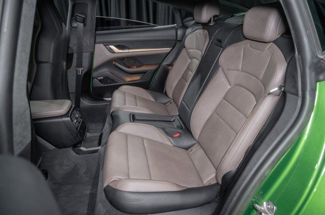 Used 2023 Porsche Taycan image 11