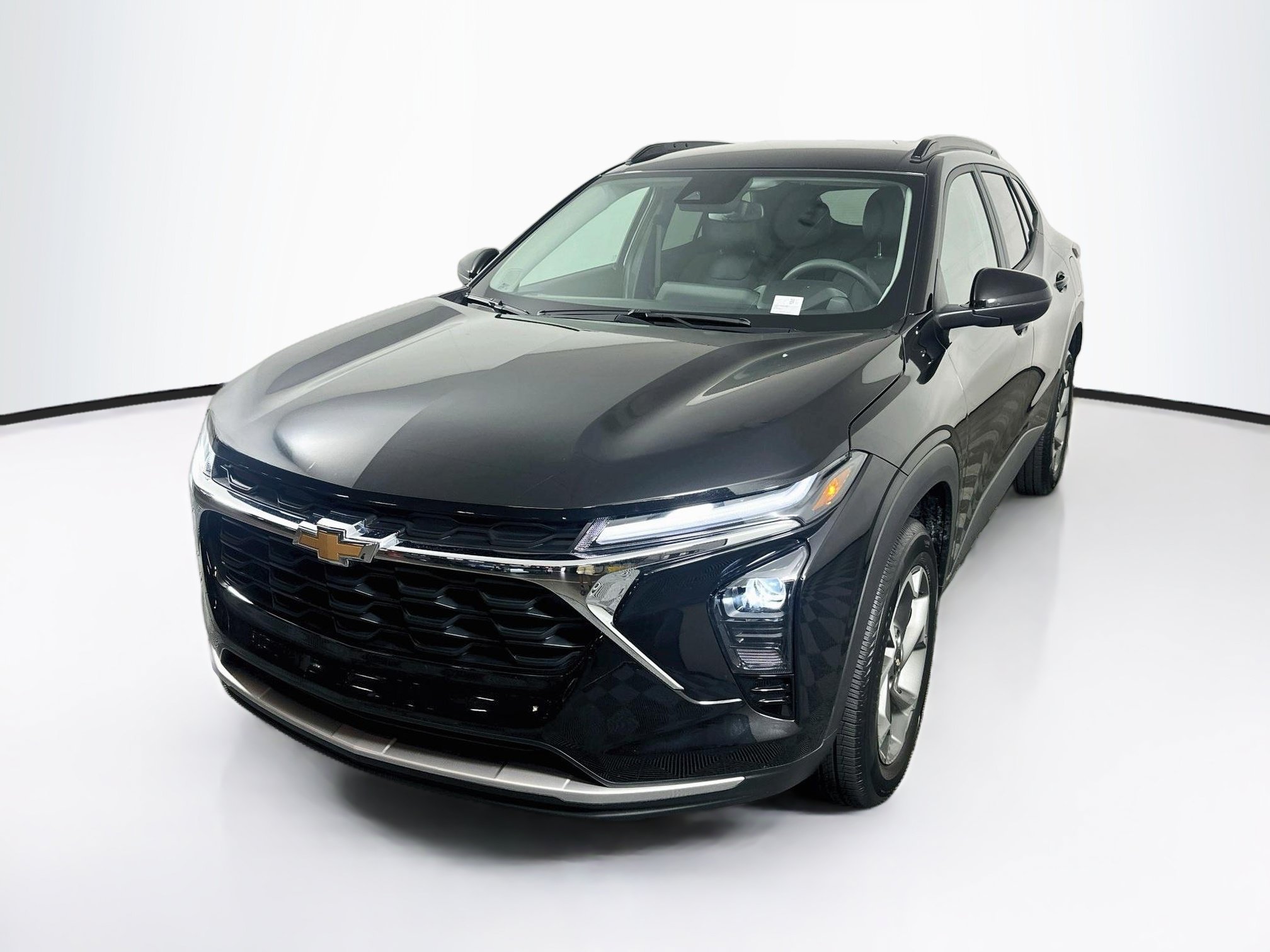 Used 2026 Chevrolet Trax LT FWD image 3