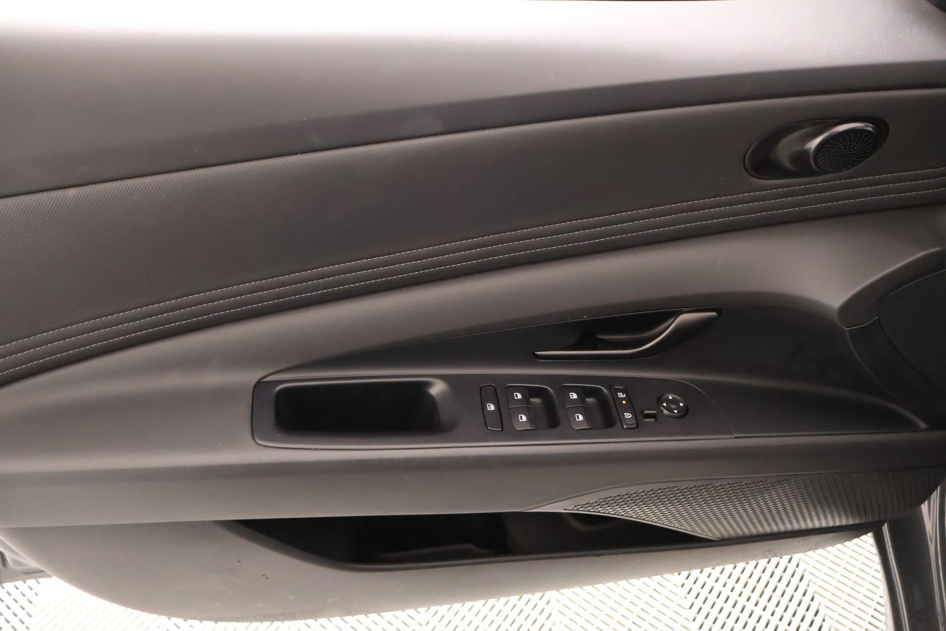 Certified 2025 Hyundai Elantra Sport image 14