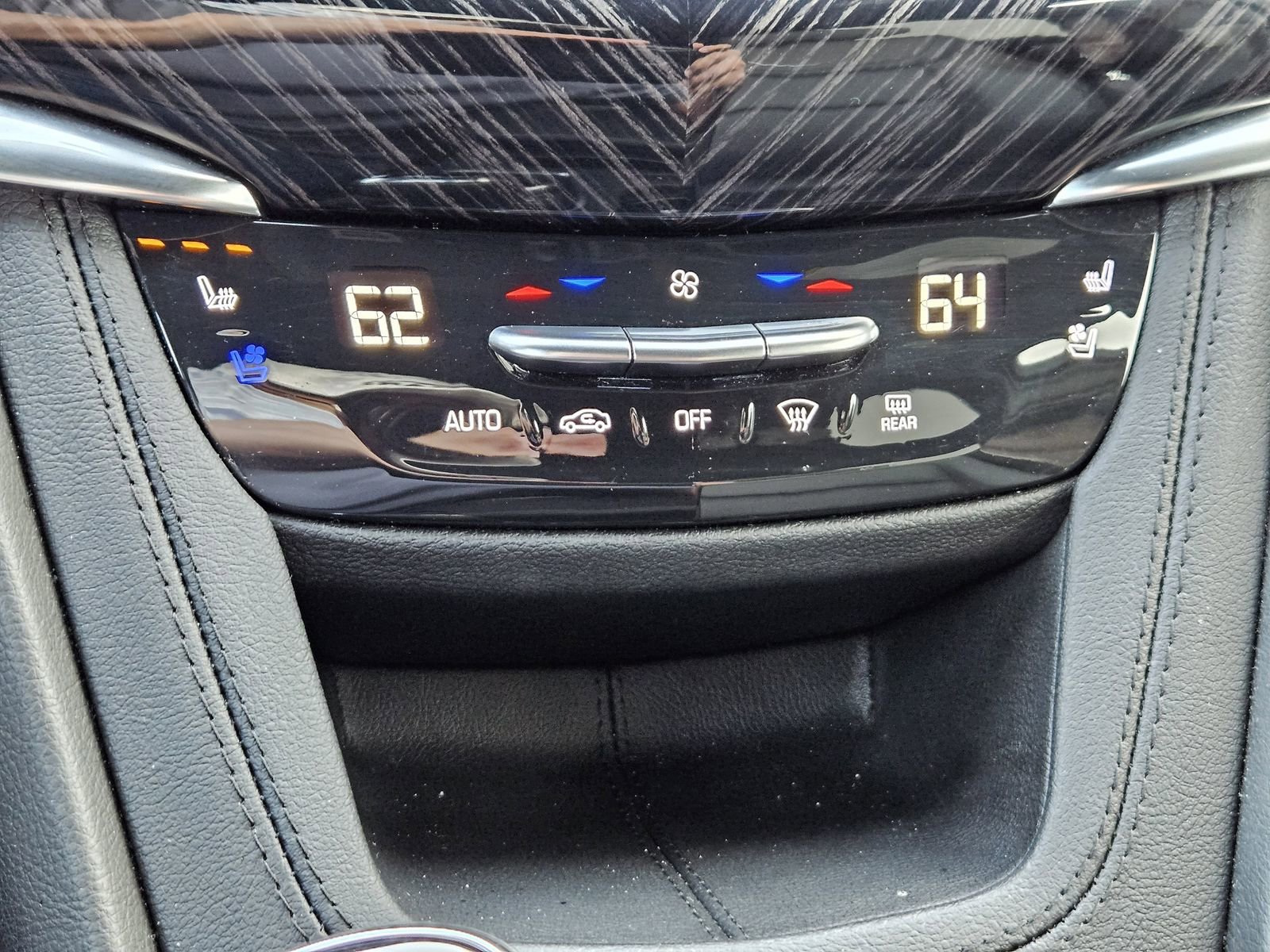 Certified 2025 Cadillac XT6 Premium Luxury image 21