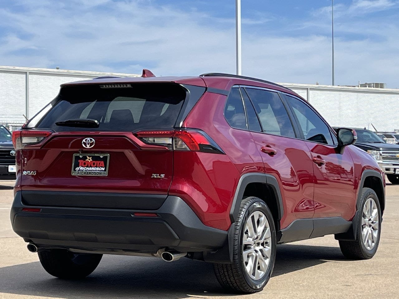 Used 2025 Toyota RAV4 XLE Premium FWD image 4