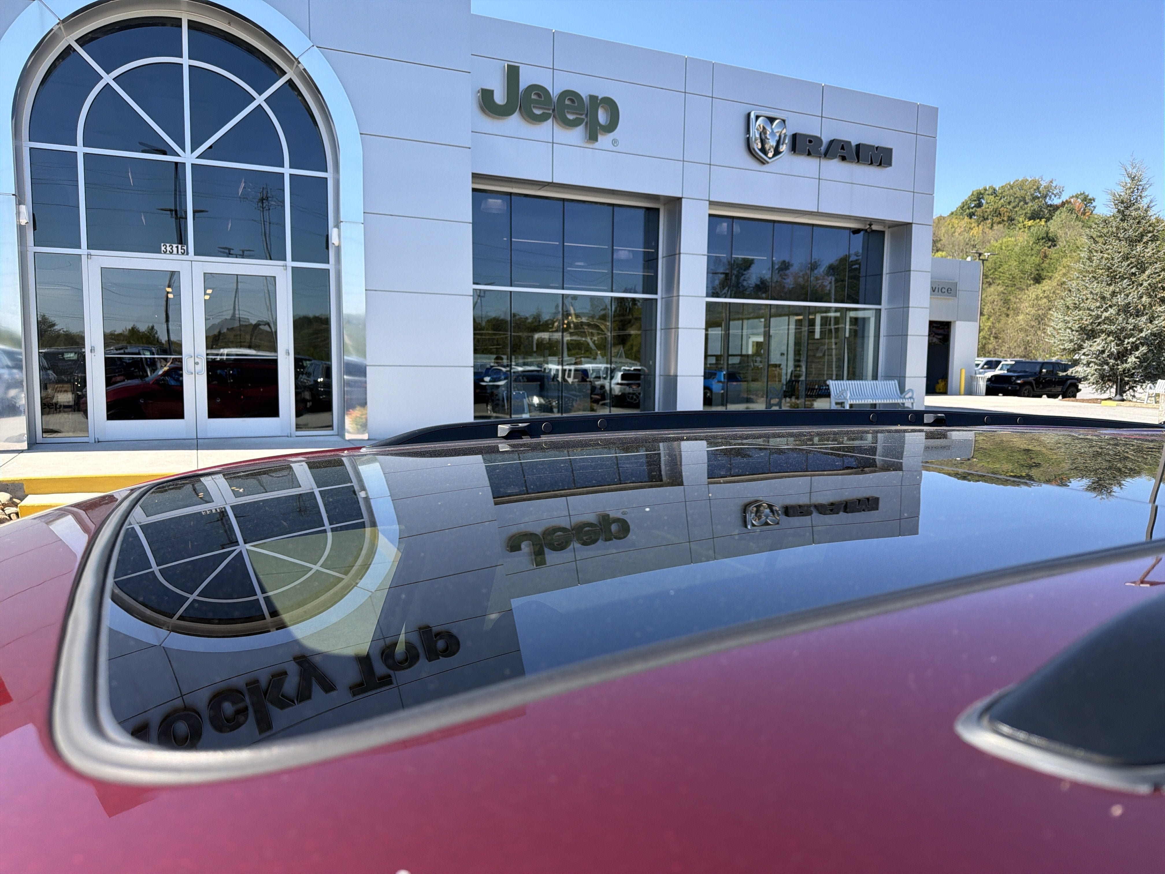 Used 2022 Jeep Grand Cherokee L Limited w/ Black Appearance Package AWD/4WD image 17
