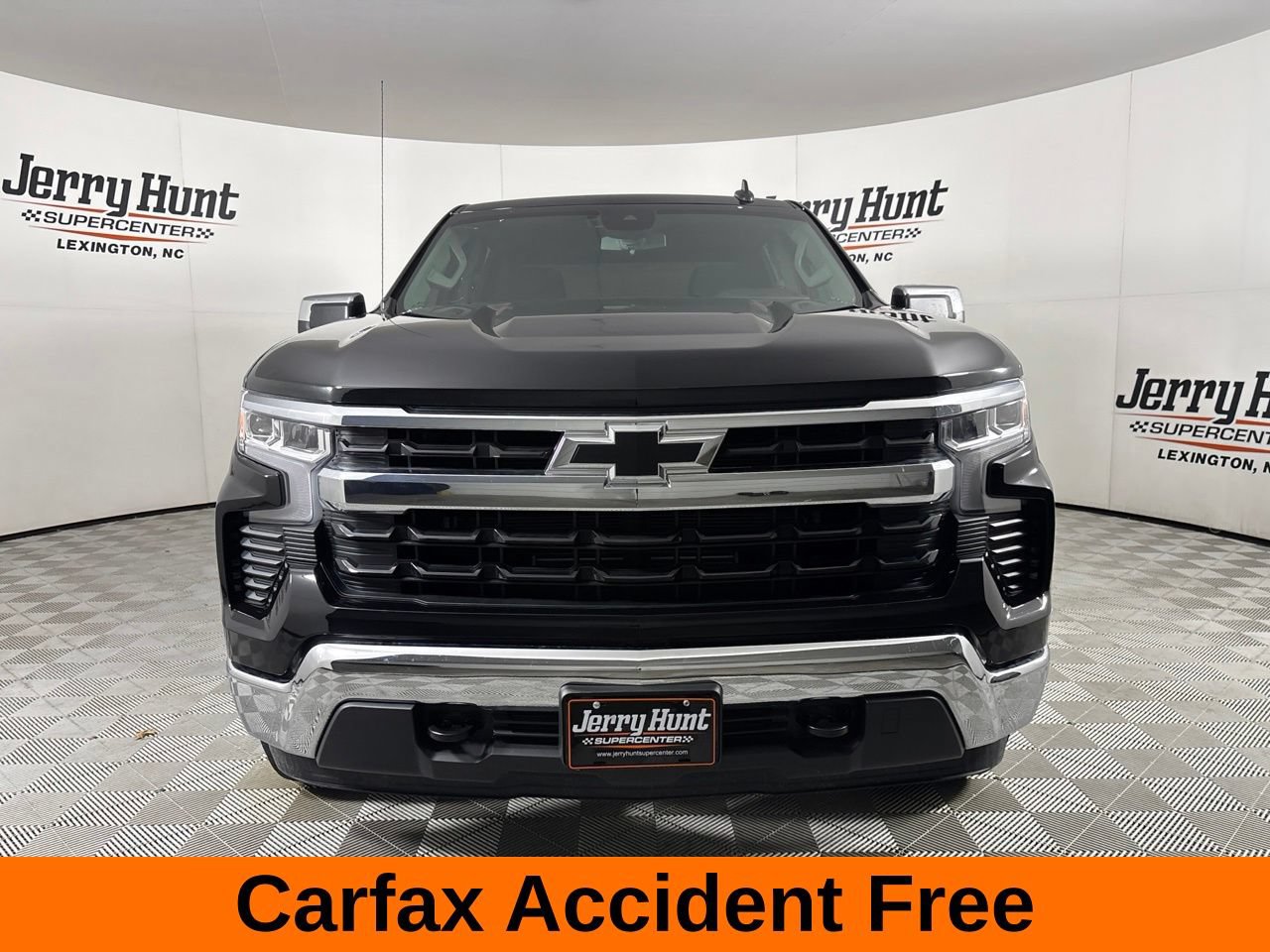 Used 2025 Chevrolet Silverado 1500 LT AWD/4WD image 3