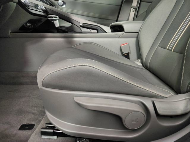Certified 2025 Hyundai Elantra Sport FWD image 12