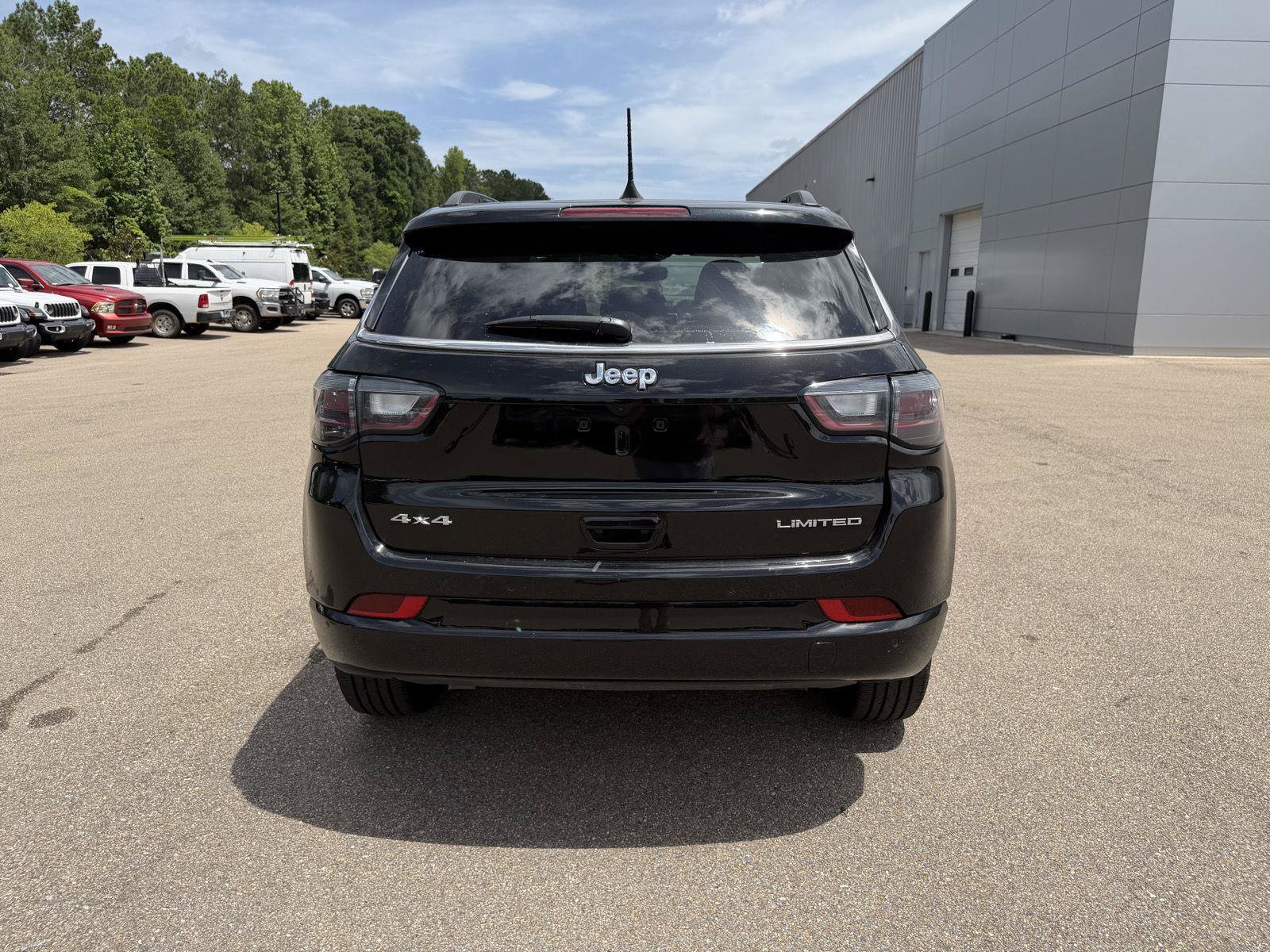 Certified 2025 Jeep Compass Limited w/ Elite Group AWD/4WD image 5