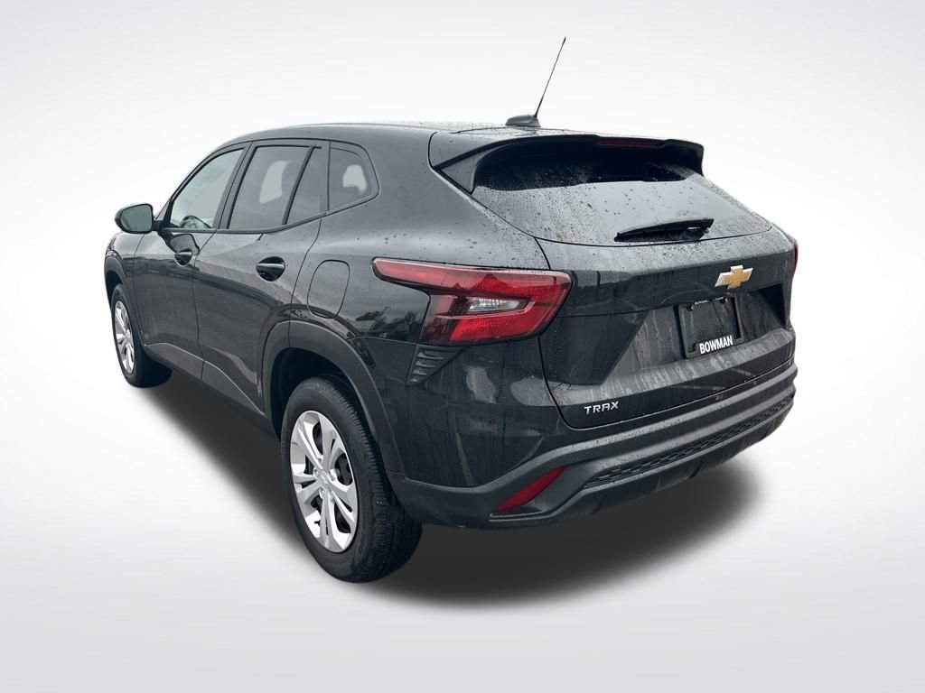 Certified 2024 Chevrolet Trax LS w/ Driver Confidence Package image 3