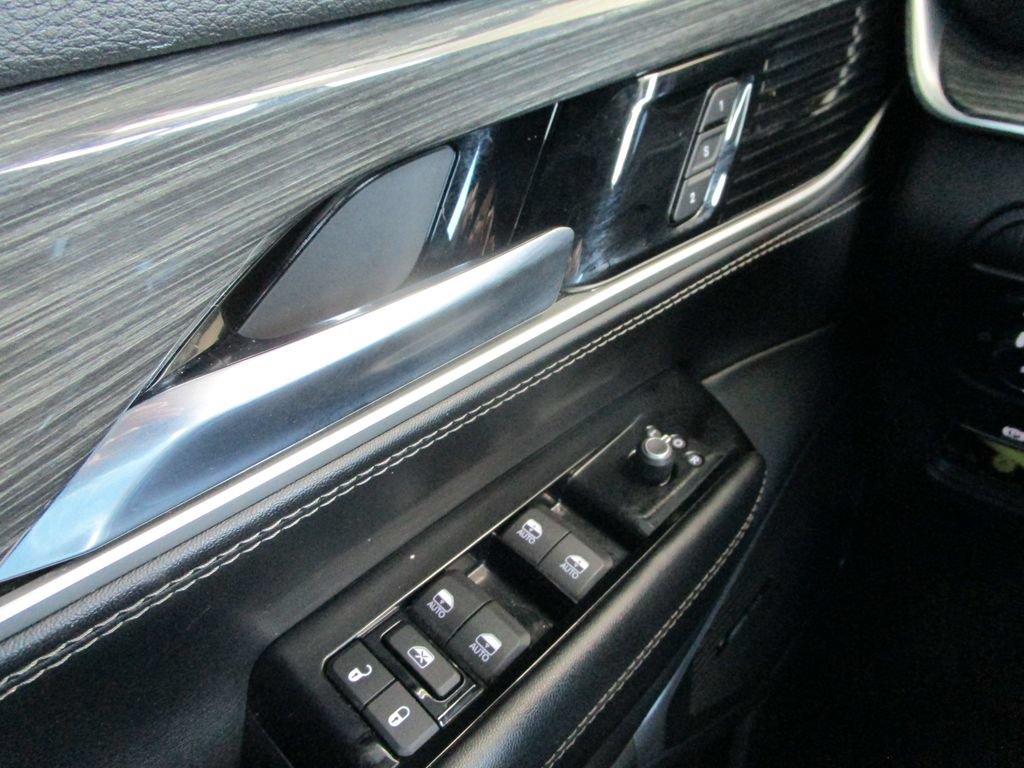 Used 2022 Jeep Wagoneer Series III AWD/4WD image 34