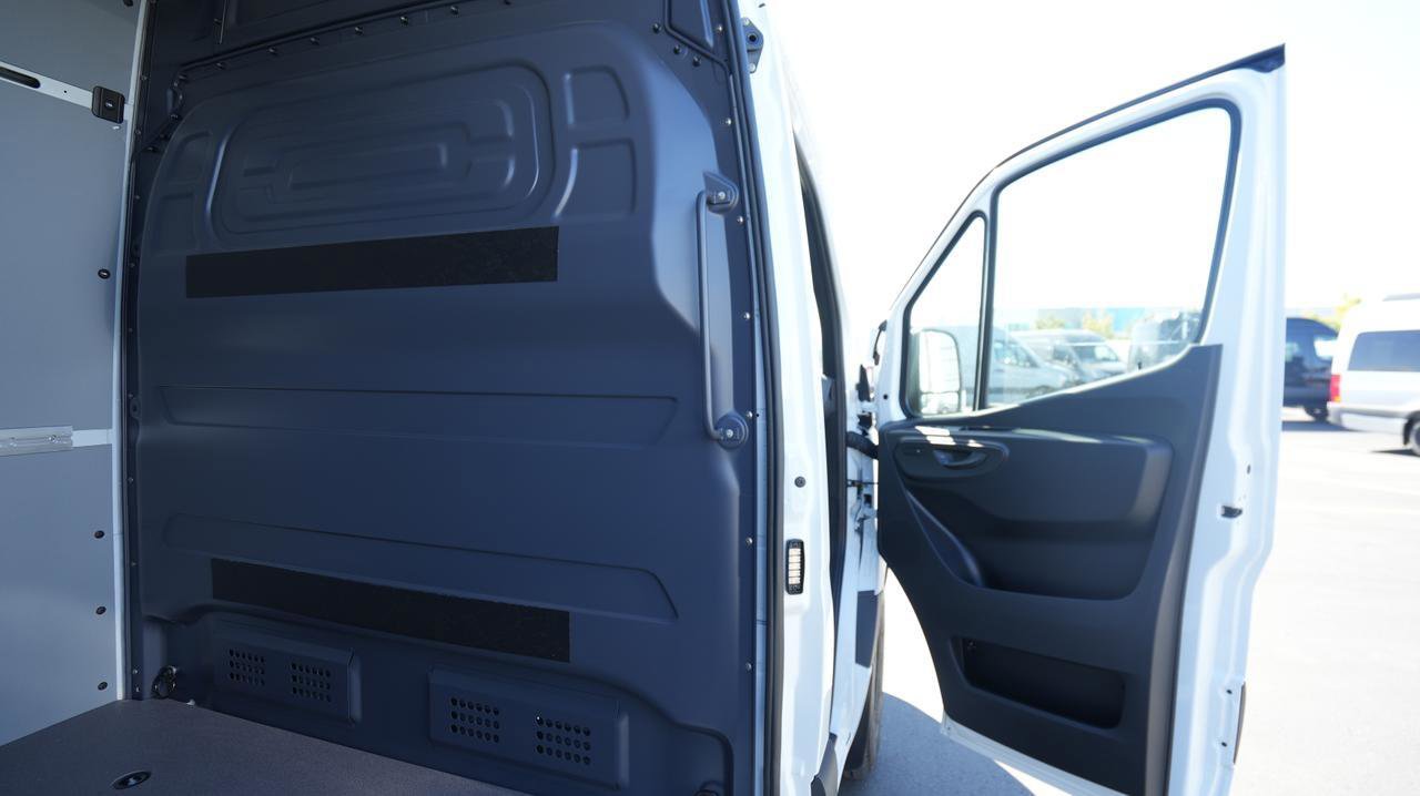 New 2025 Mercedes-Benz Sprinter 2500 image 10
