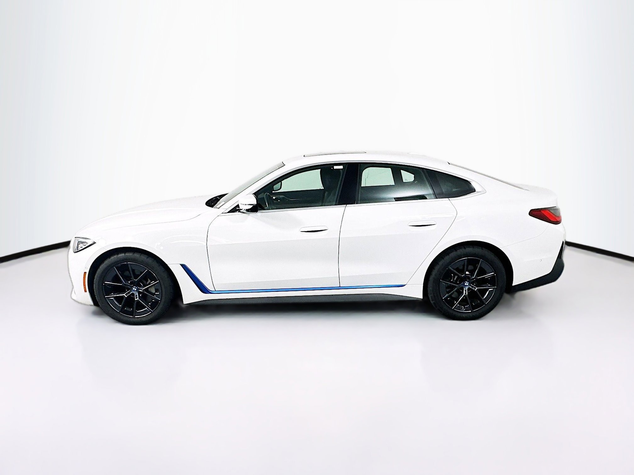 Used 2024 BMW i4 eDrive40 RWD image 4