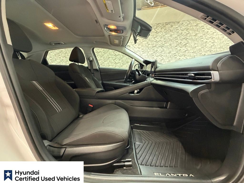 Certified 2025 Hyundai Elantra SEL FWD image 12