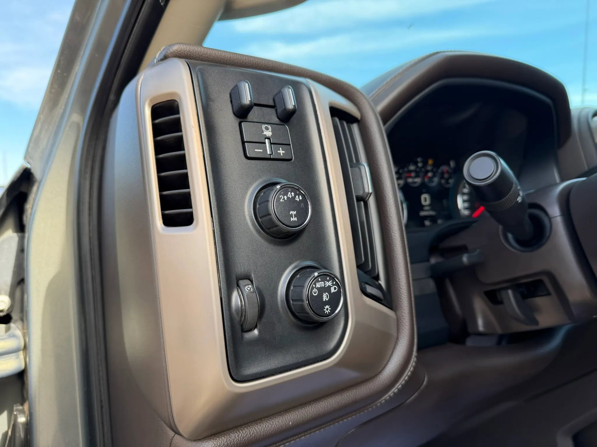 Used 2017 GMC Sierra 2500 Denali w/ Duramax Plus Package image 11