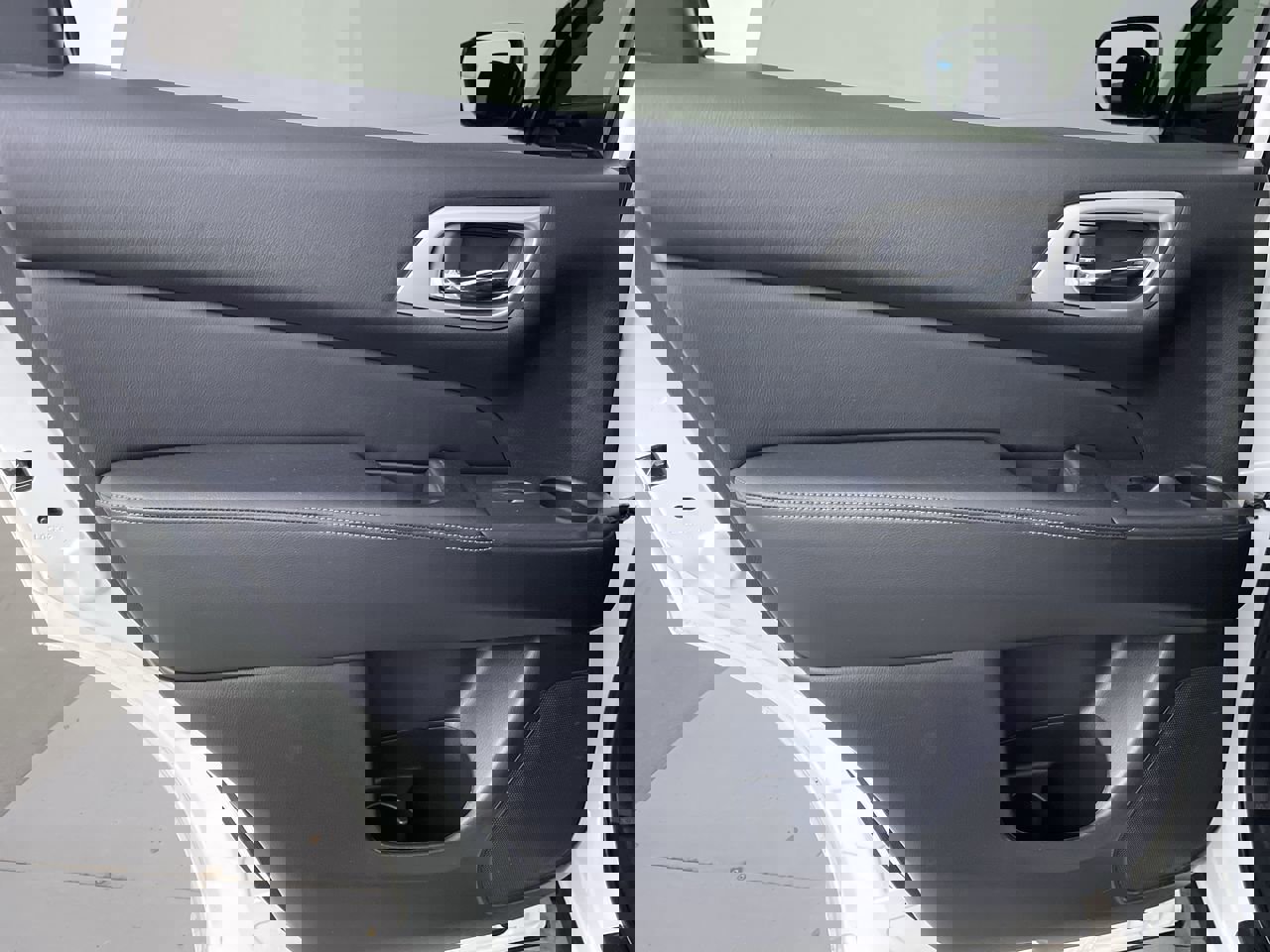 Used 2019 Nissan Pathfinder SV image 19