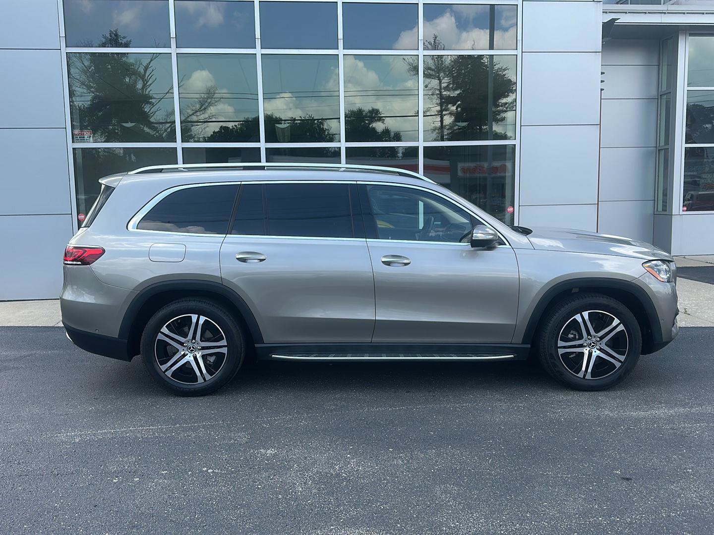 Used 2020 Mercedes-Benz GLS 450 4MATIC image 2