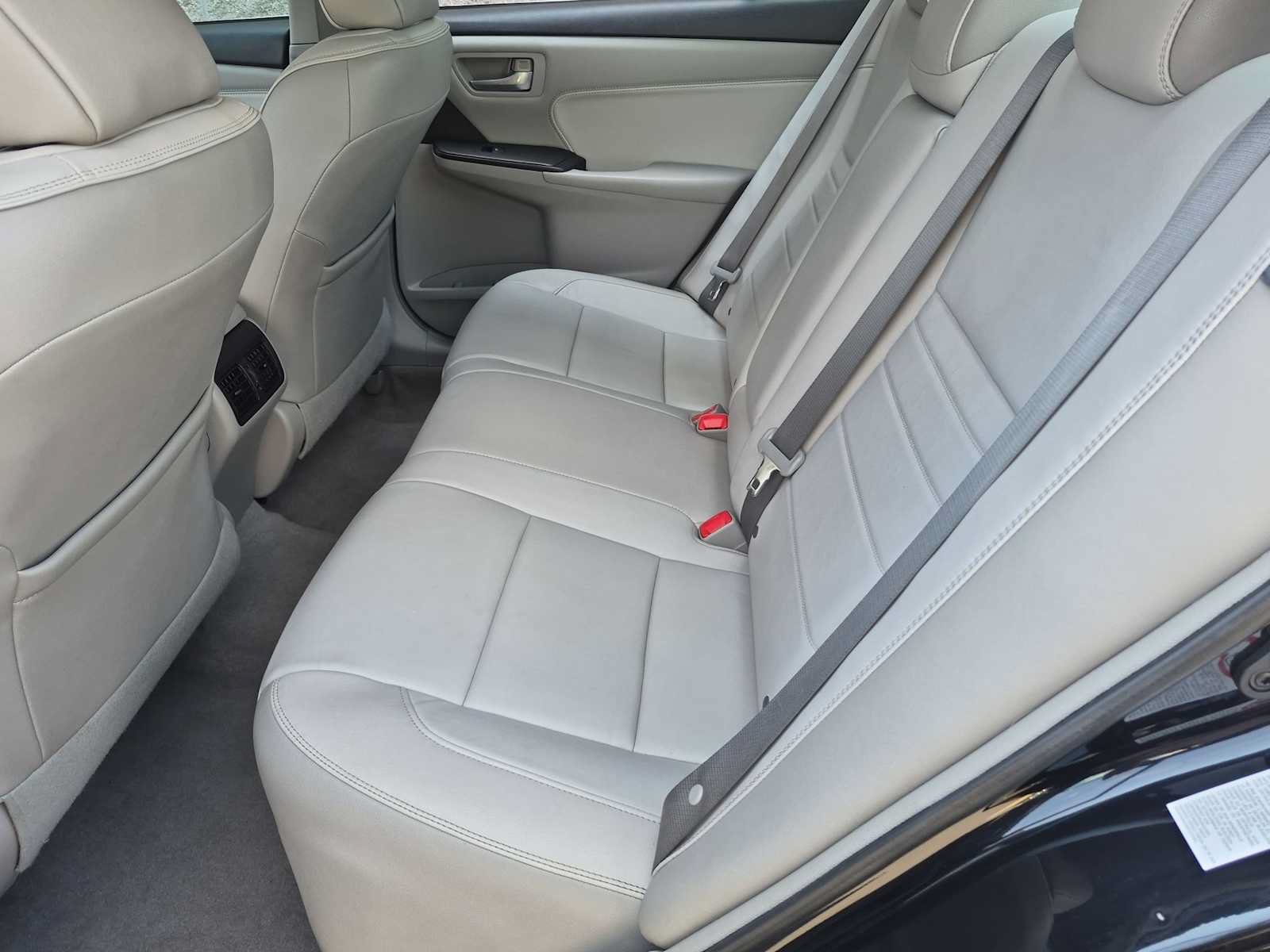 Used 2016 Toyota Camry XLE FWD image 19