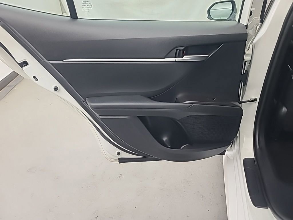 Used 2021 Toyota Camry LE image 18