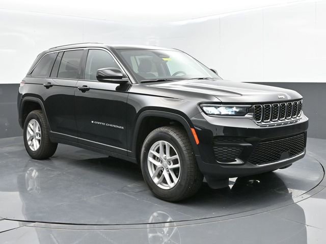 Used 2024 Jeep Grand Cherokee Laredo X image 2