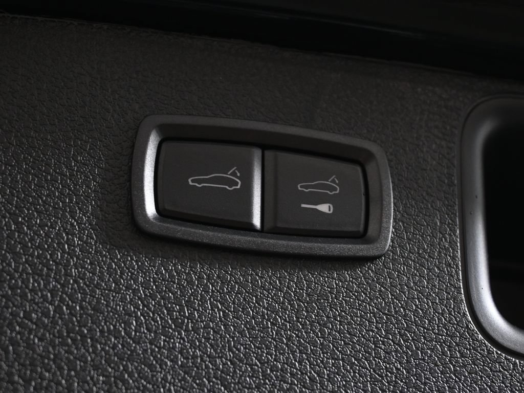 New 2026 Porsche Macan AWD/4WD image 43