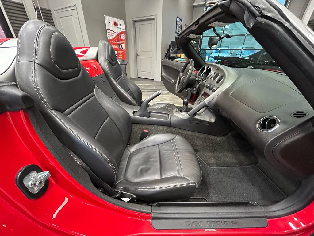 Used 2006 Pontiac Solstice Convertible w/ Premium Package RWD image 32