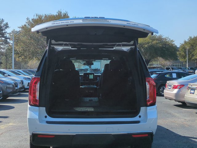 Used 2023 GMC Yukon SLT w/ SLT Luxury Package image 6