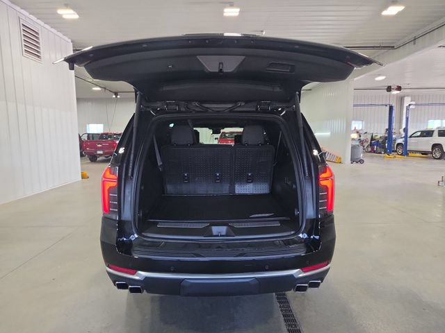Used 2025 Chevrolet Suburban High Country AWD/4WD image 28
