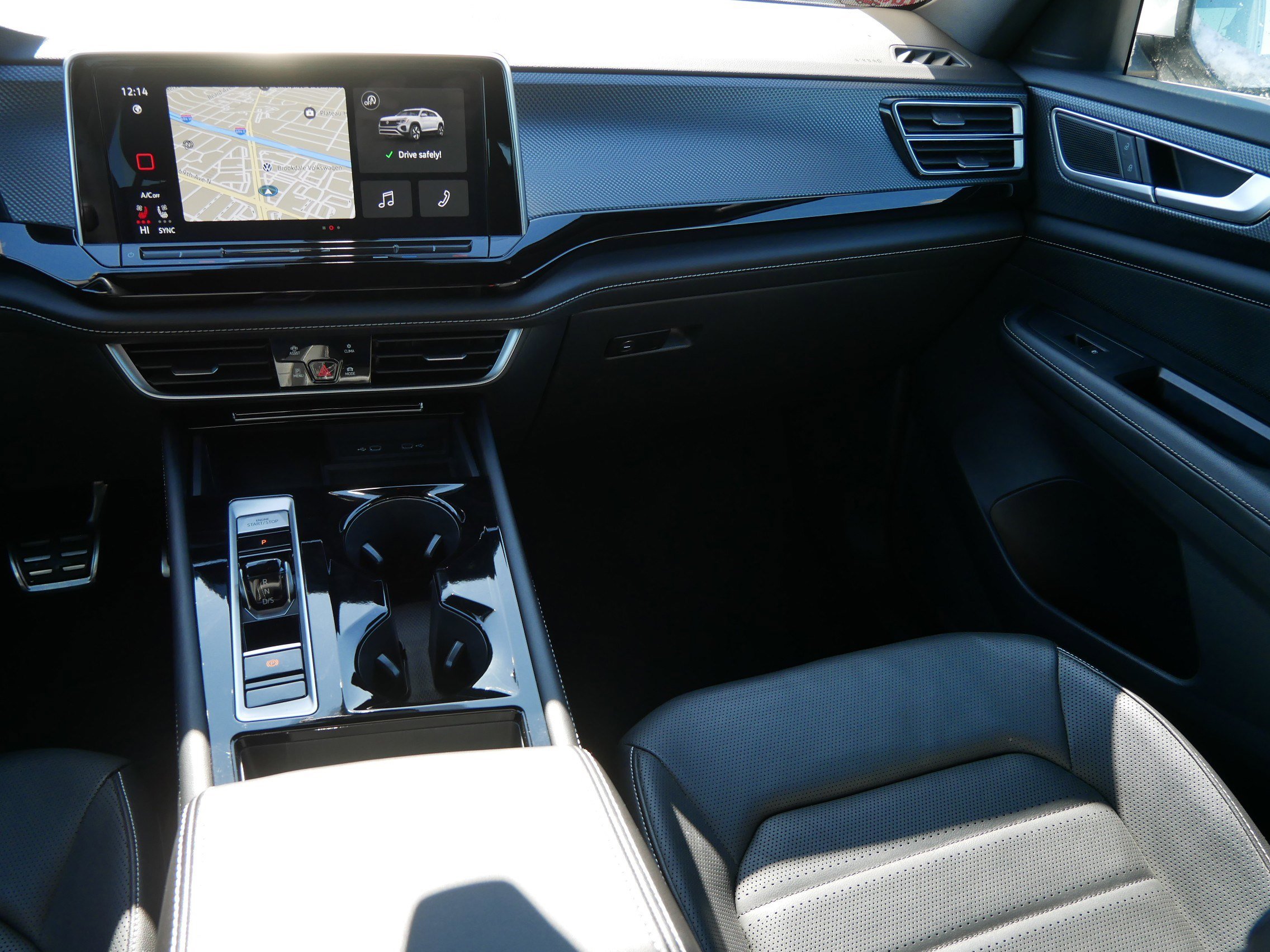 Certified 2024 Volkswagen Atlas Cross Sport SEL R-Line image 11