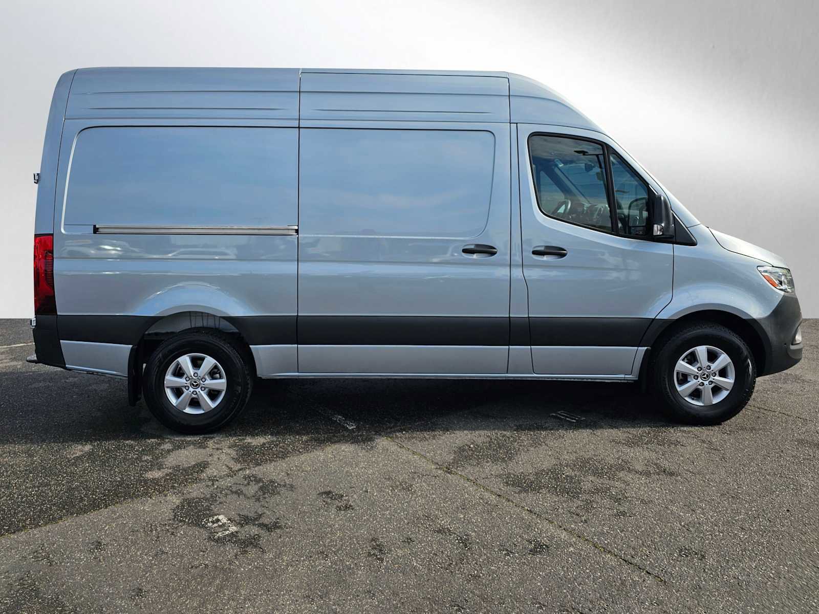 Used 2025 Mercedes-Benz Sprinter 2500 image 2