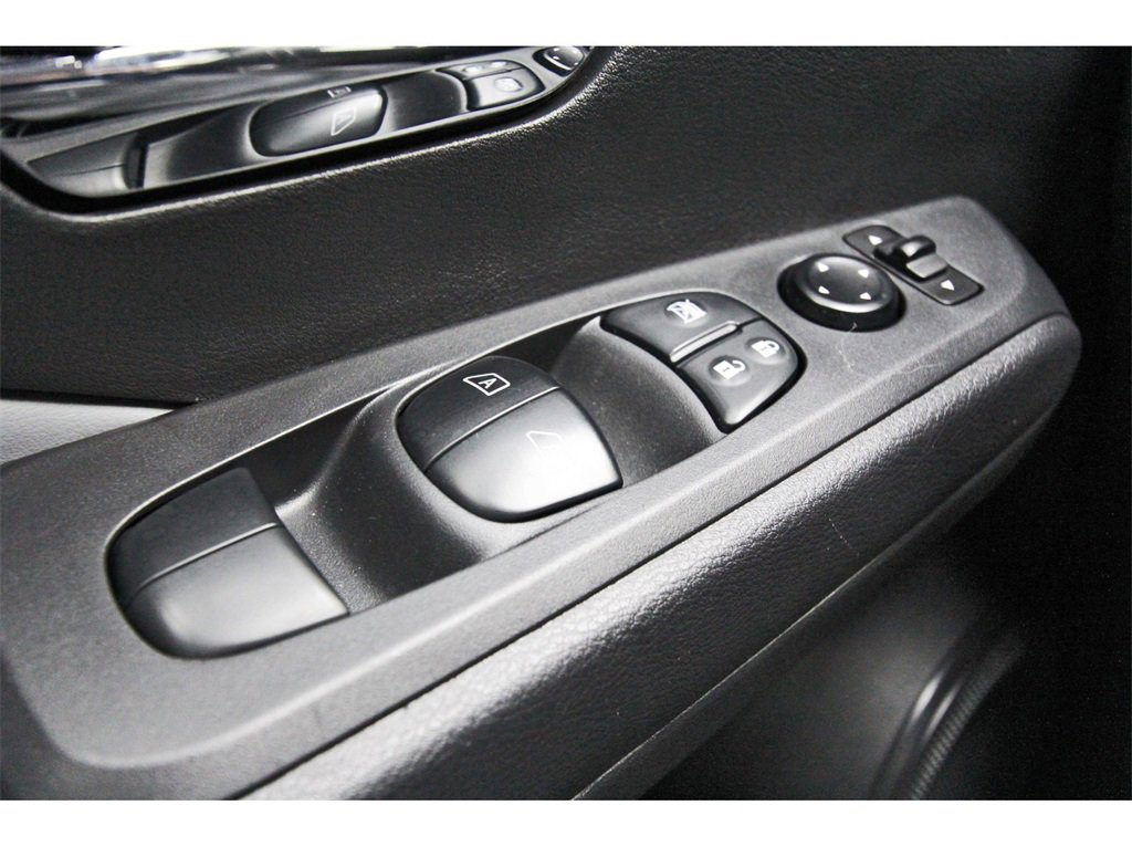 Used 2023 Nissan Kicks SR w/ SR Premium Package image 19