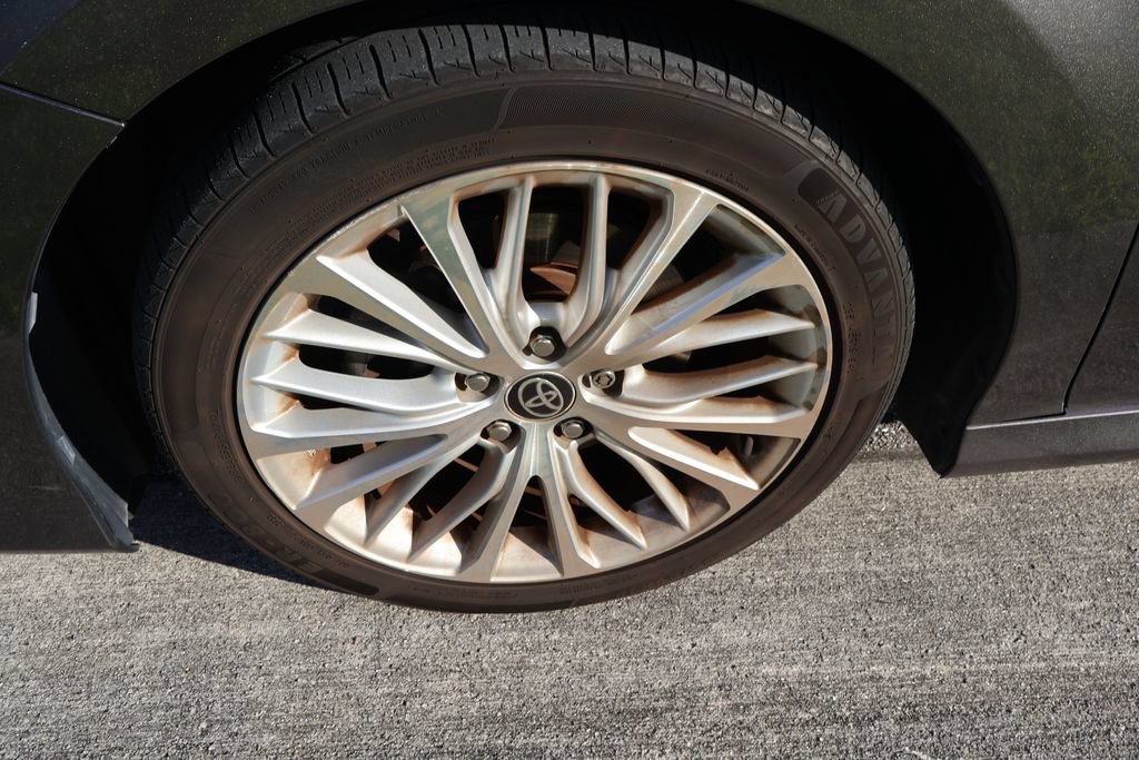 Used 2020 Toyota Camry XLE FWD image 4