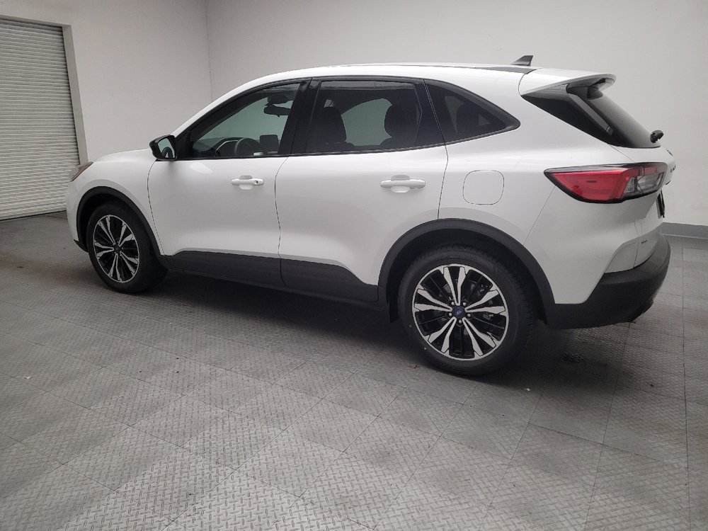 Used 2022 Ford Escape SE w/ SE Sport Appearance Package image 3