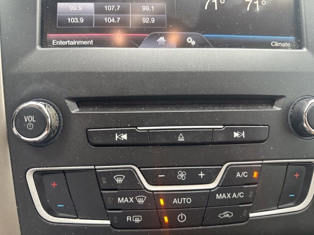 Used 2016 Ford Fusion SE FWD image 16