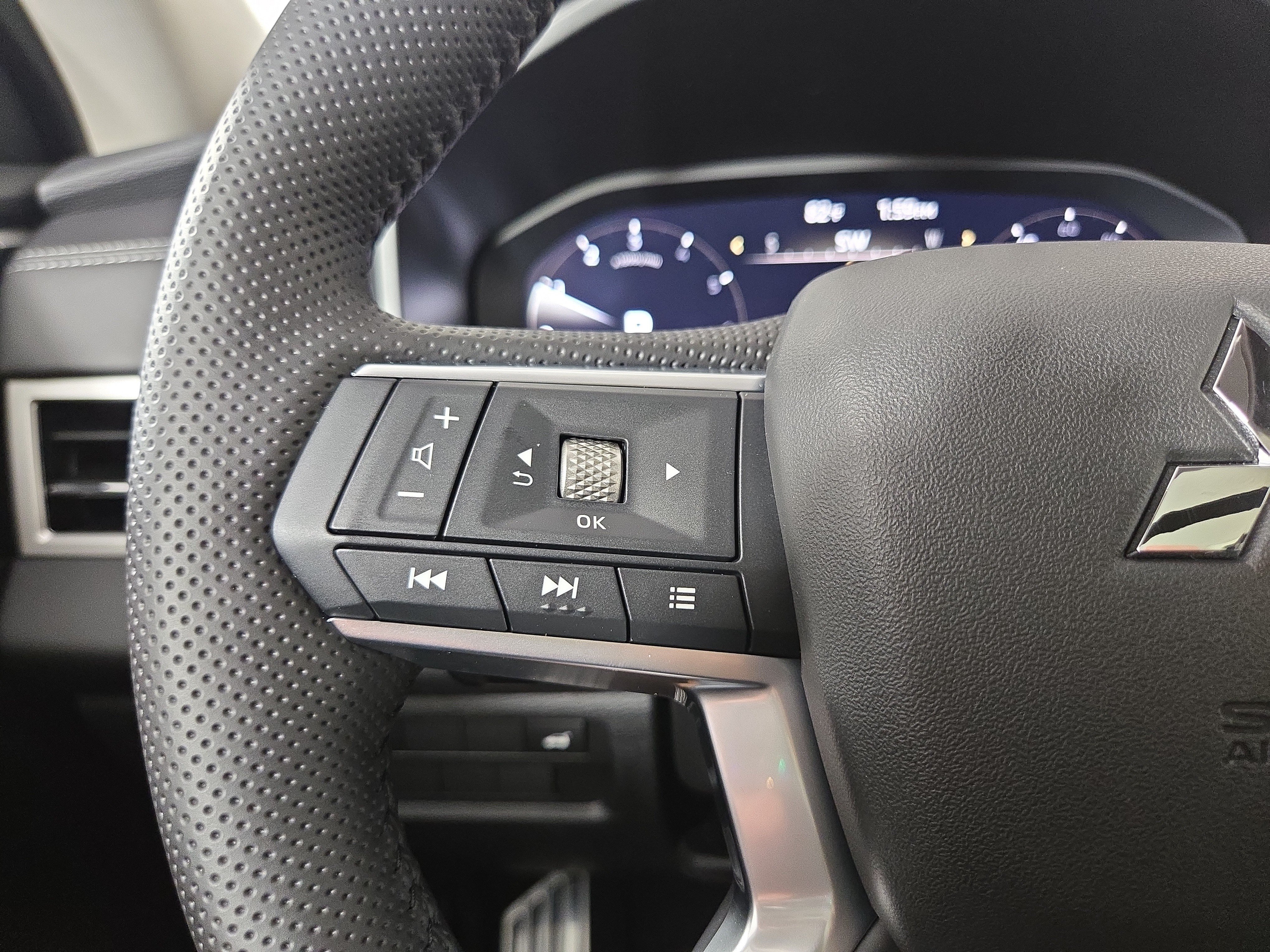 New 2026 Mitsubishi Outlander SEL FWD image 15