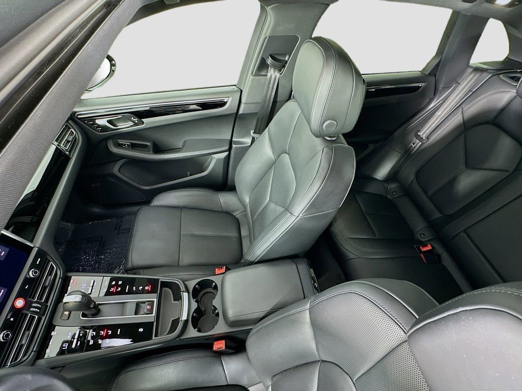 Used 2025 Porsche Macan image 14